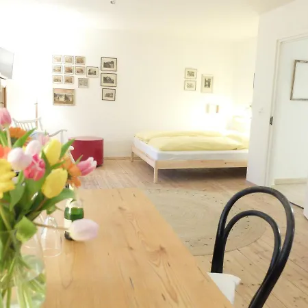 شقة Gartenstudio-apartment Tausendfreund - Adults Only - Am Chiemsee يبريتيبرون أم تشيمسي
